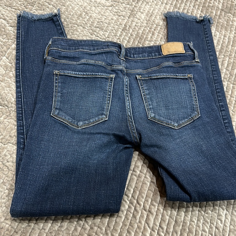 Abercrombie & Fitch Denim Ankle Jean - 2R - Picture 5 of 5